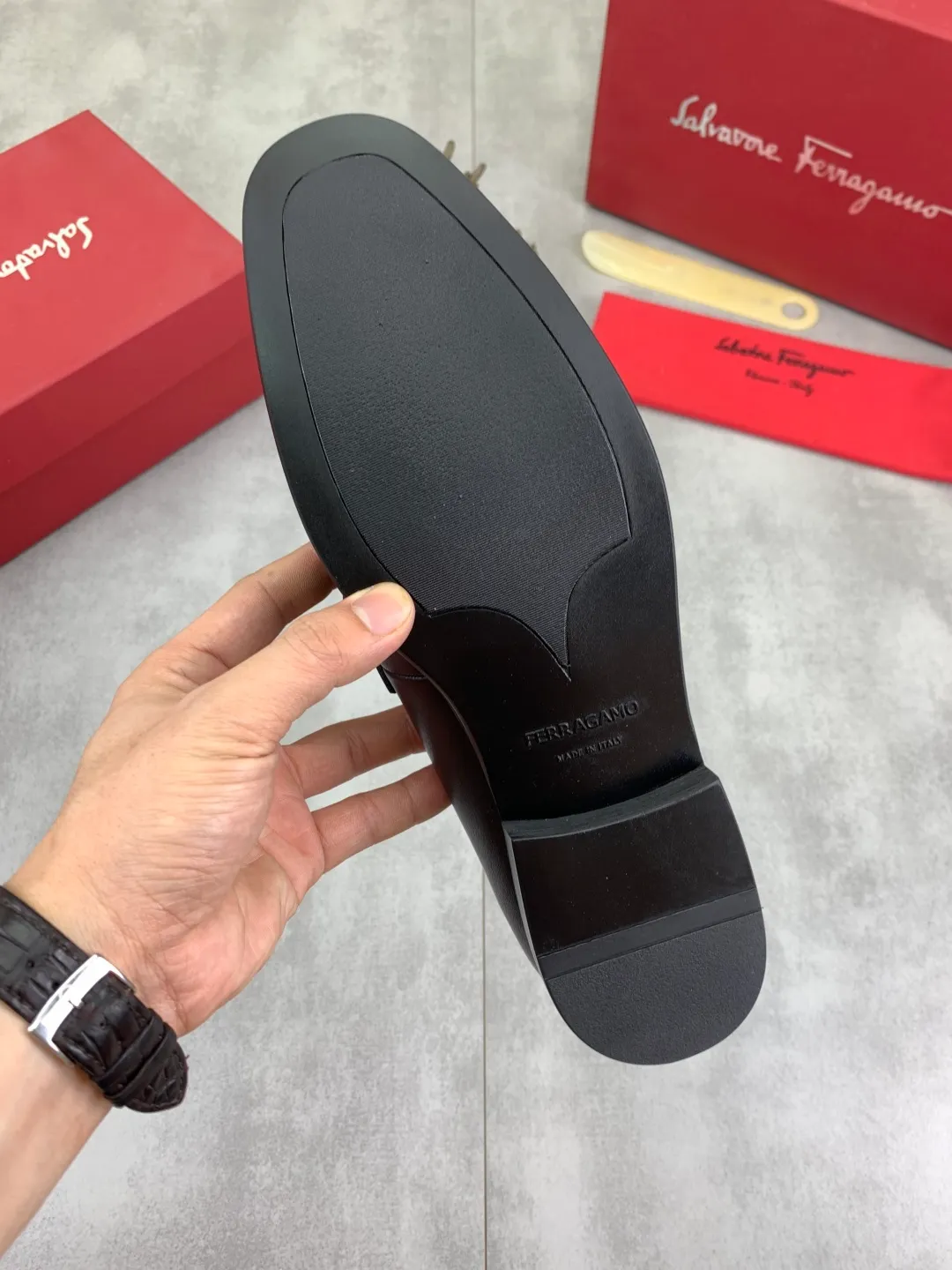 Men's Men's Shoes 💰P560💰[New Style] Water-dyed Niuli 🆘[Salvatore Ferragamo] Ferragamo's latest casual business leather shoes for men! Listed simultaneously! The fabric is made of specially imported original calfskin, the lining is made of imported water-dyed cowhide, and the original combination outsole is absolutely luxurious and leads the fashion trend. Matching code: 39-44 (45 46 customized) 2️⃣ colors available